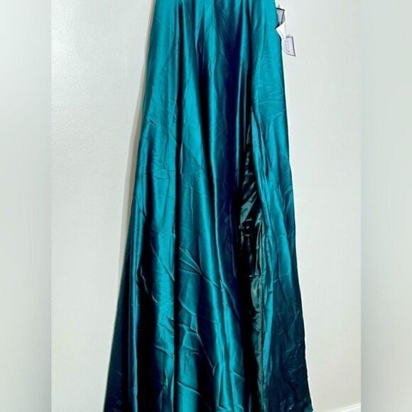 B DARLIN Juniors' Open-Back Gown, evening dress hunter size 3/4 - Picture 10 of 10